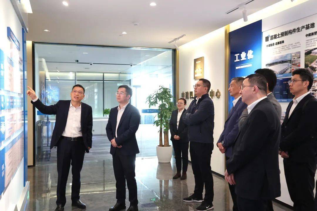 广州机场建投集团党委书记、董事长周铁峰一行到中建四局调研交流