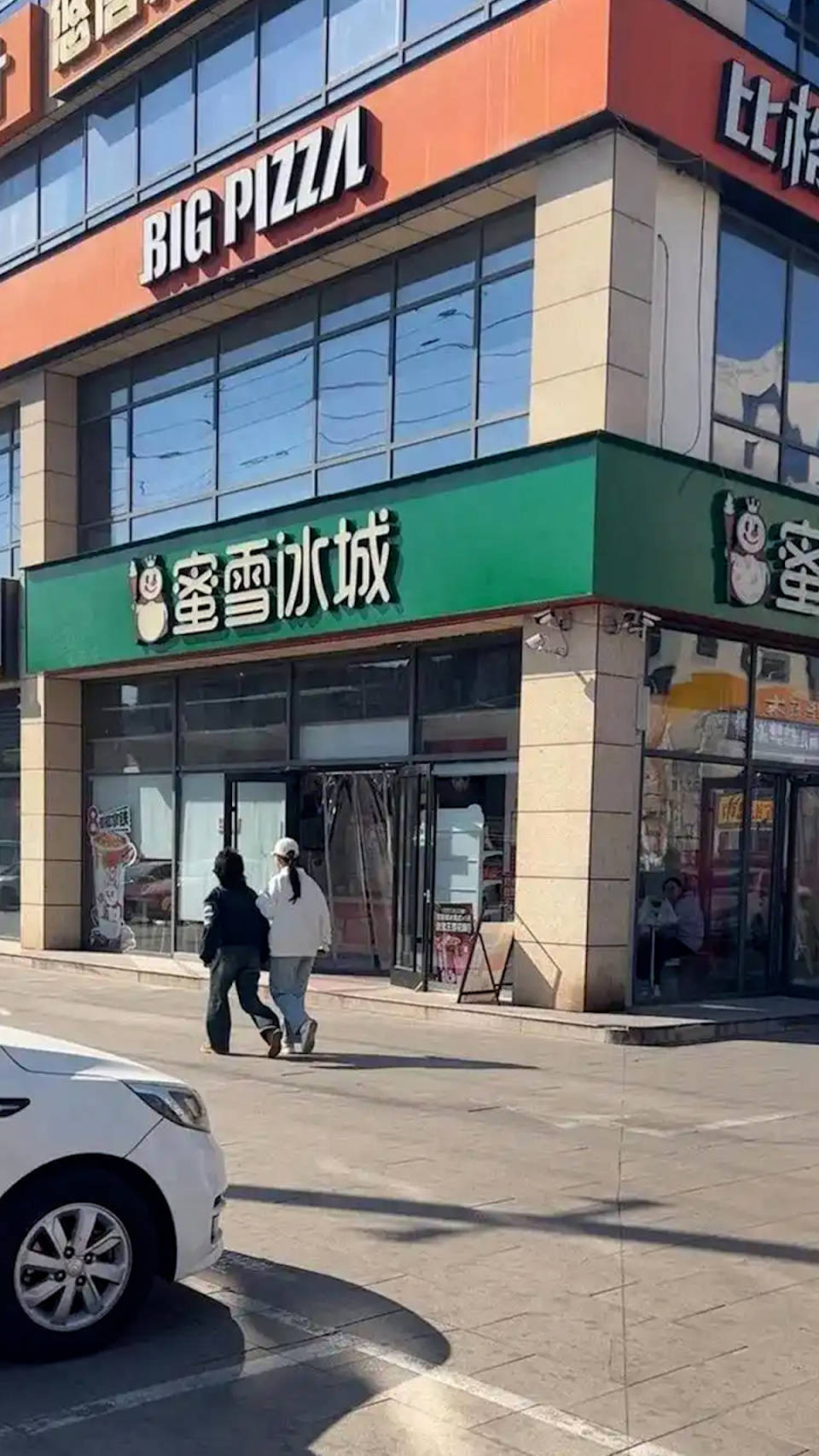 “三河强换商户招牌”报告将出，廊坊市营商办：一周前曾发函要求当地政府纠正