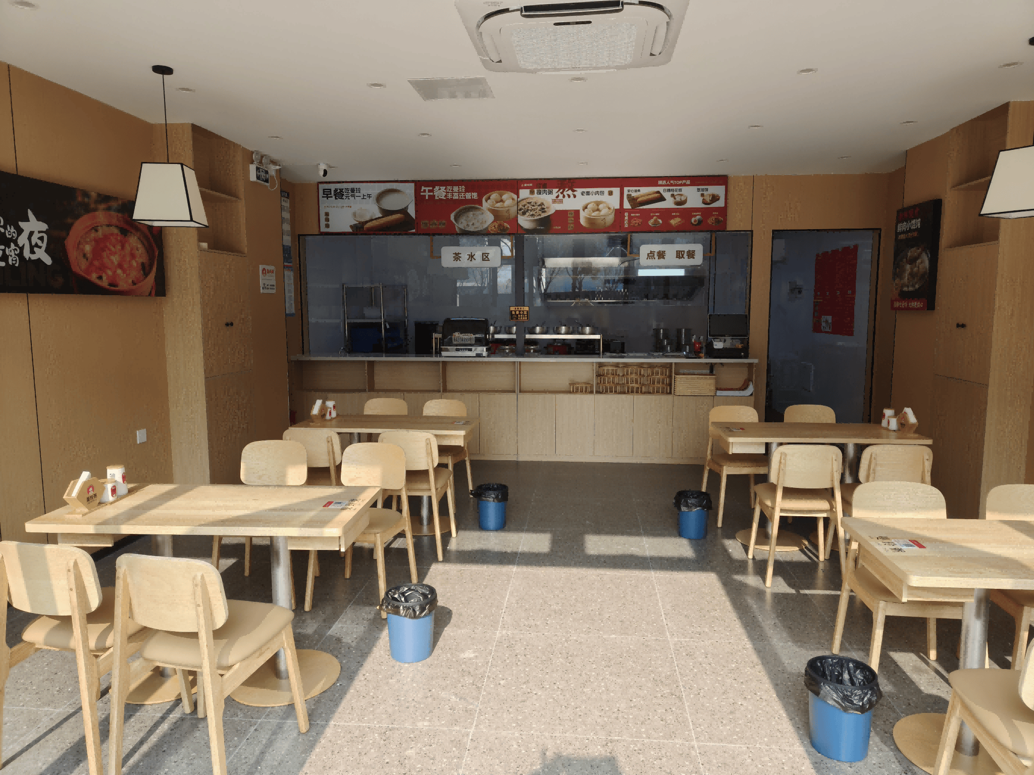 沪漂夫妻破“中年危机”：从职场到曼玲粥店主，开启成功创业路