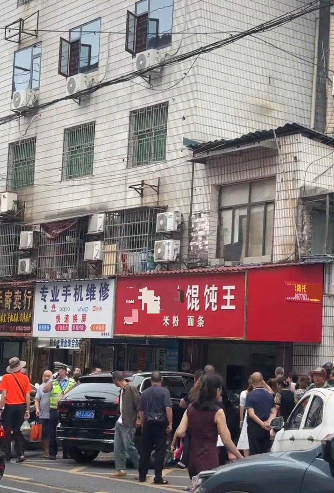 八旬老奶奶在馄饨店门口吃早餐时被撞身亡，殡仪馆：已收到遗体