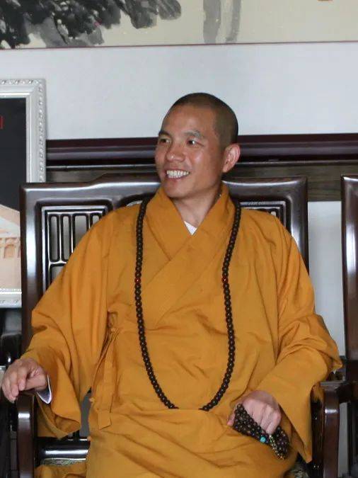 印乐法师接掌少林寺：曾拒绝评论少林寺商业化，主张农禅并重，会开挖掘机