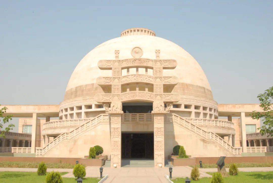 印乐法师接掌少林寺：曾拒绝评论少林寺商业化，主张农禅并重，会开挖掘机