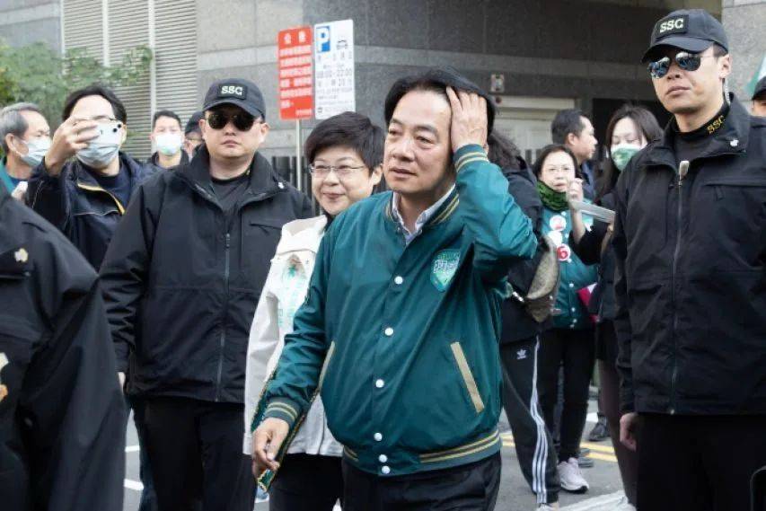 大罢免结束，赖清德这一局惨败！岛内3大党派为何没人敢提大陆？美军早已是自身难保了
